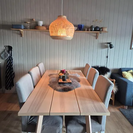 I Naturskjønne Omgivelser På *
